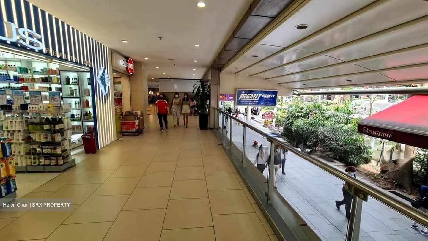 Lucky Plaza (D9), Shop House #623498931